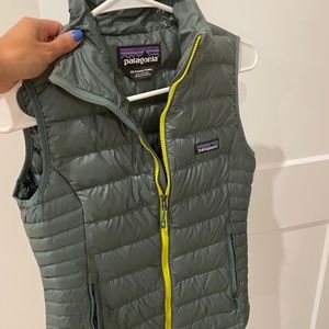 RARE Women’s Green Patagonia Vest XS
